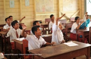 http://belajar.indonesiamengajar.org/2013/02/belajar-berbaur-dan-bekerja-sama-dengan-permainan-tukar-kursi/