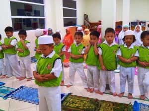 Qays Imam Sholat